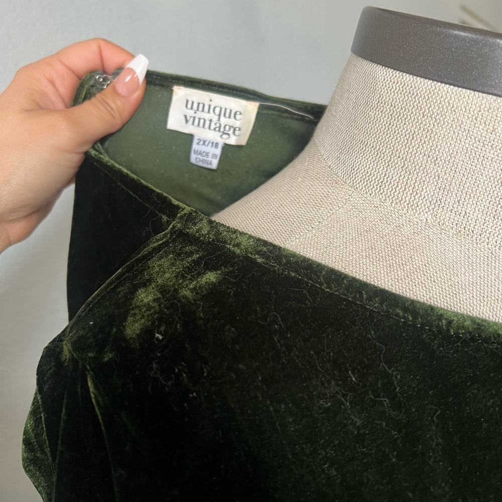 Unique Vintage Plus Size Dark‎ Green Velvet vintage Midi Dress - Picture 4 of 6